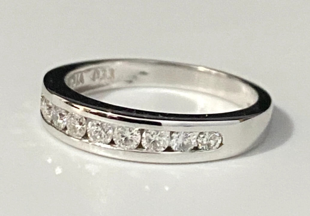 18K White Gold & 0.33CT Diamond Channel Set Ring Size J - 4 3/4