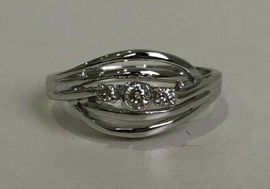 18K White Gold & Diamond Three Stone Ring Size J 1/2 - 5