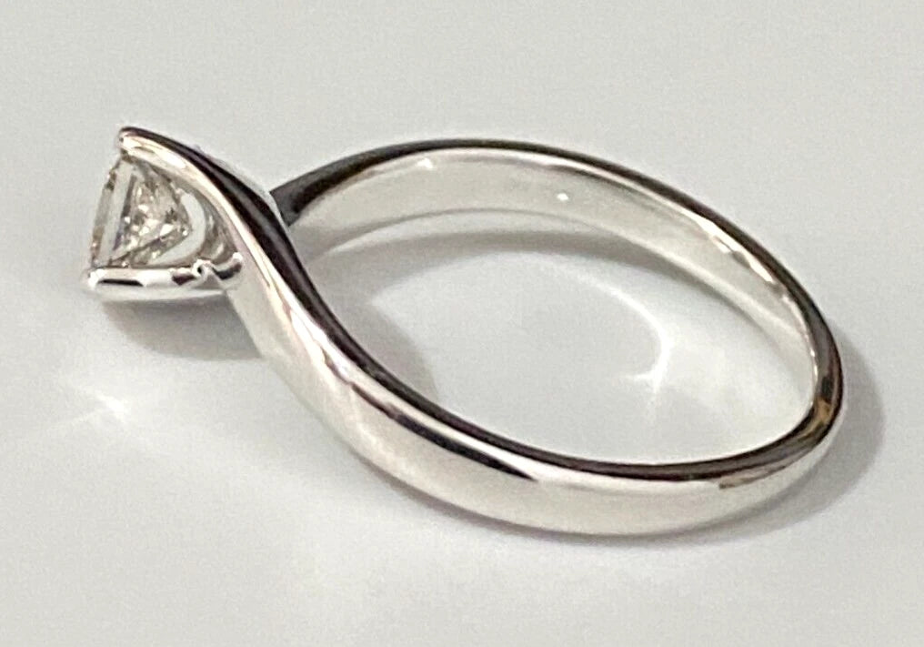 18K White Gold & 0.30CT Princess Diamond Engagement Ring Size J 1/2 - 5