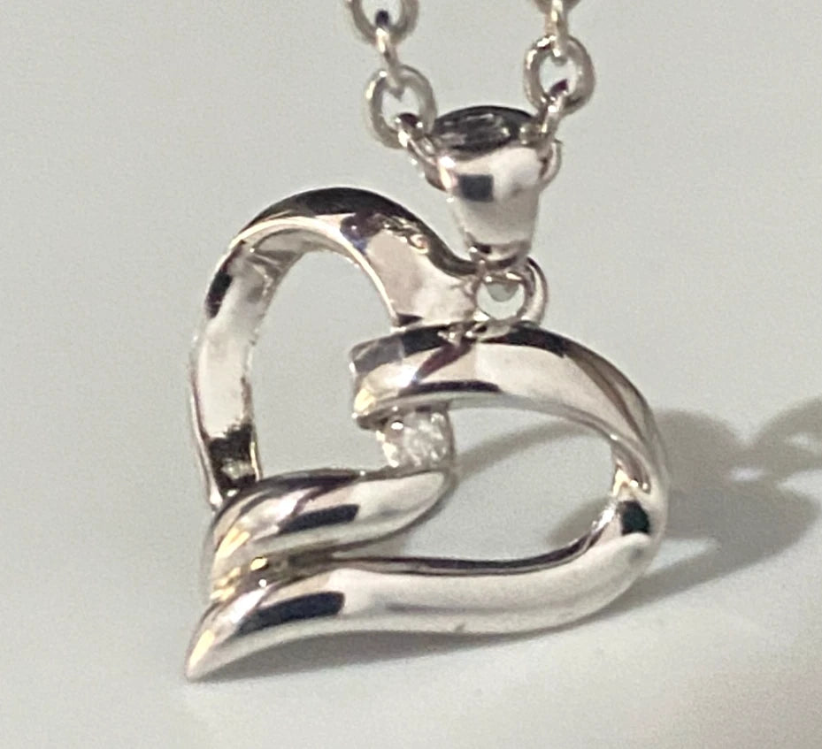 9K White Gold & Diamond Heart Pendant