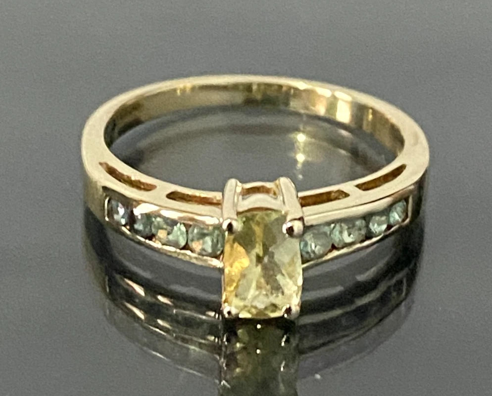 9Ct Yellow Gold Csarite stone & Green Accent Ring Size N (6.75)