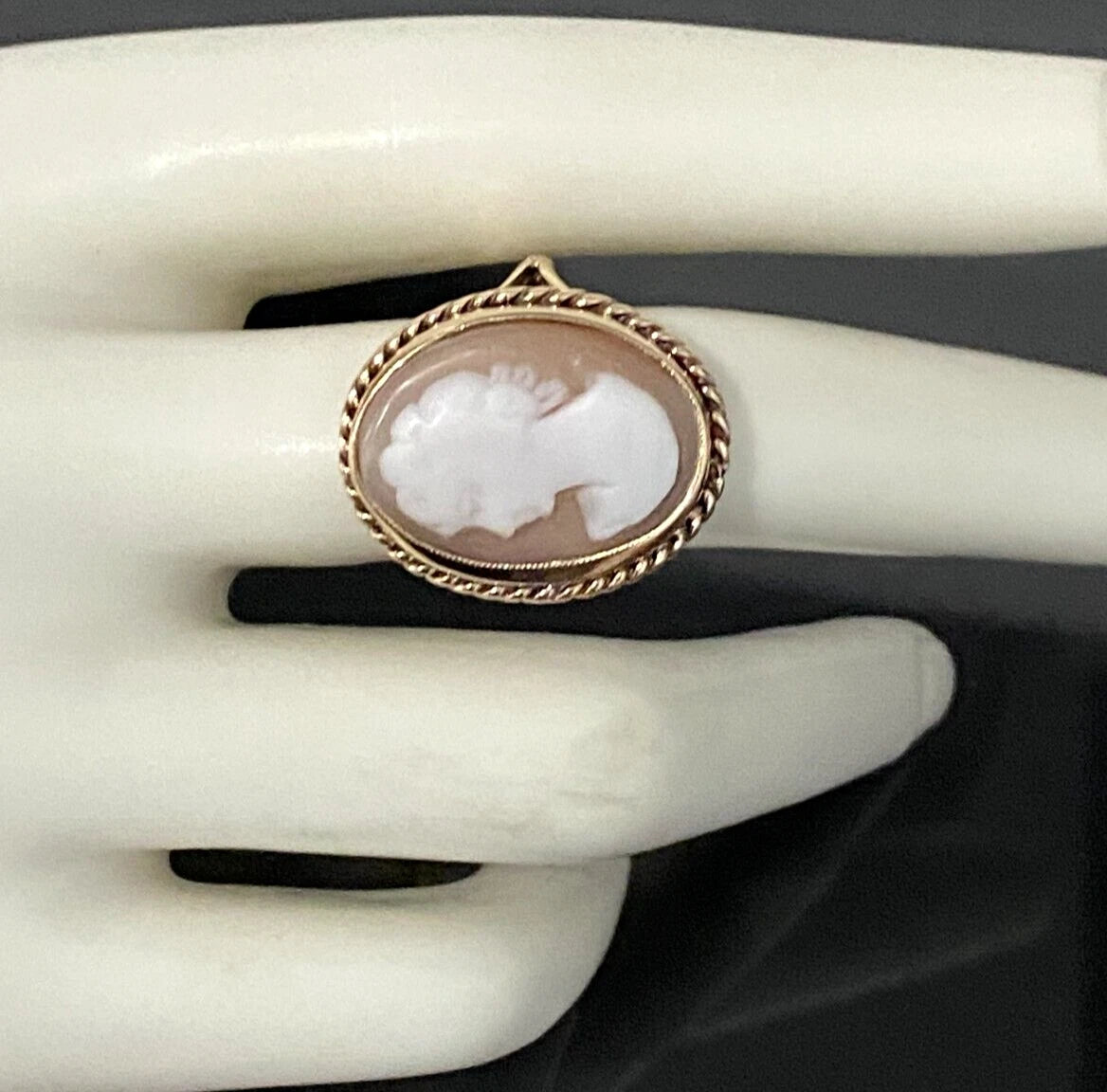 9K Yellow Gold & Carved Cameo Ring Size P - 7 1/2