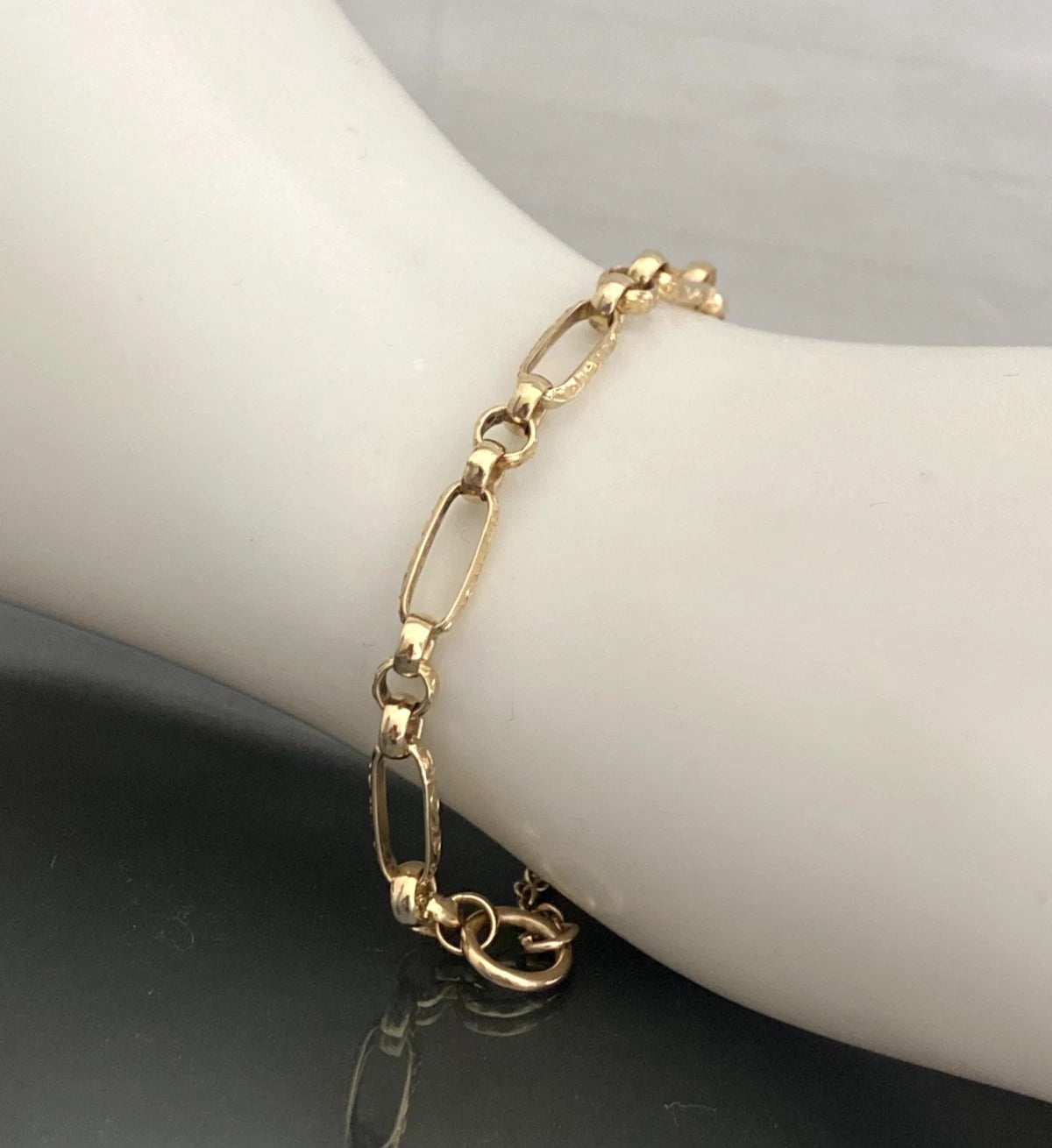 Vintage 9K Yellow Gold Ornate Fancy Link with Filigree Heart Padlock Bracelet