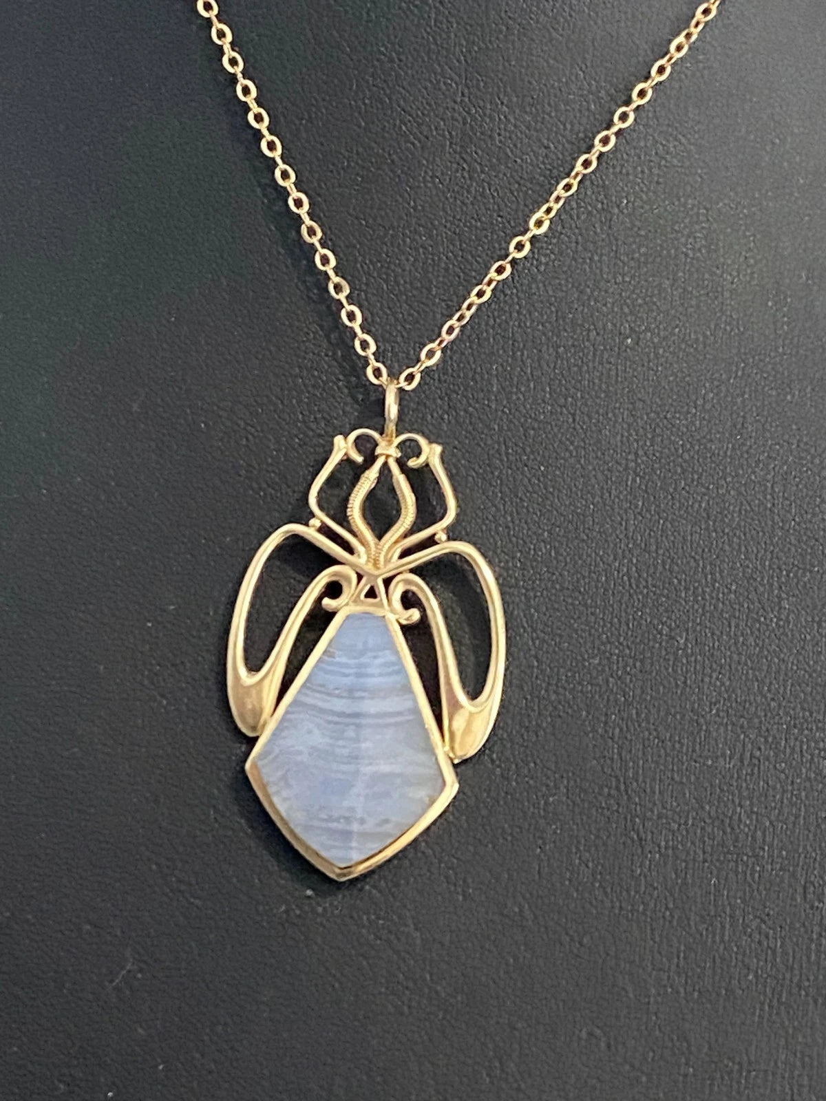9K Yellow Gold & White Agate Spider Pendant 46.0mm