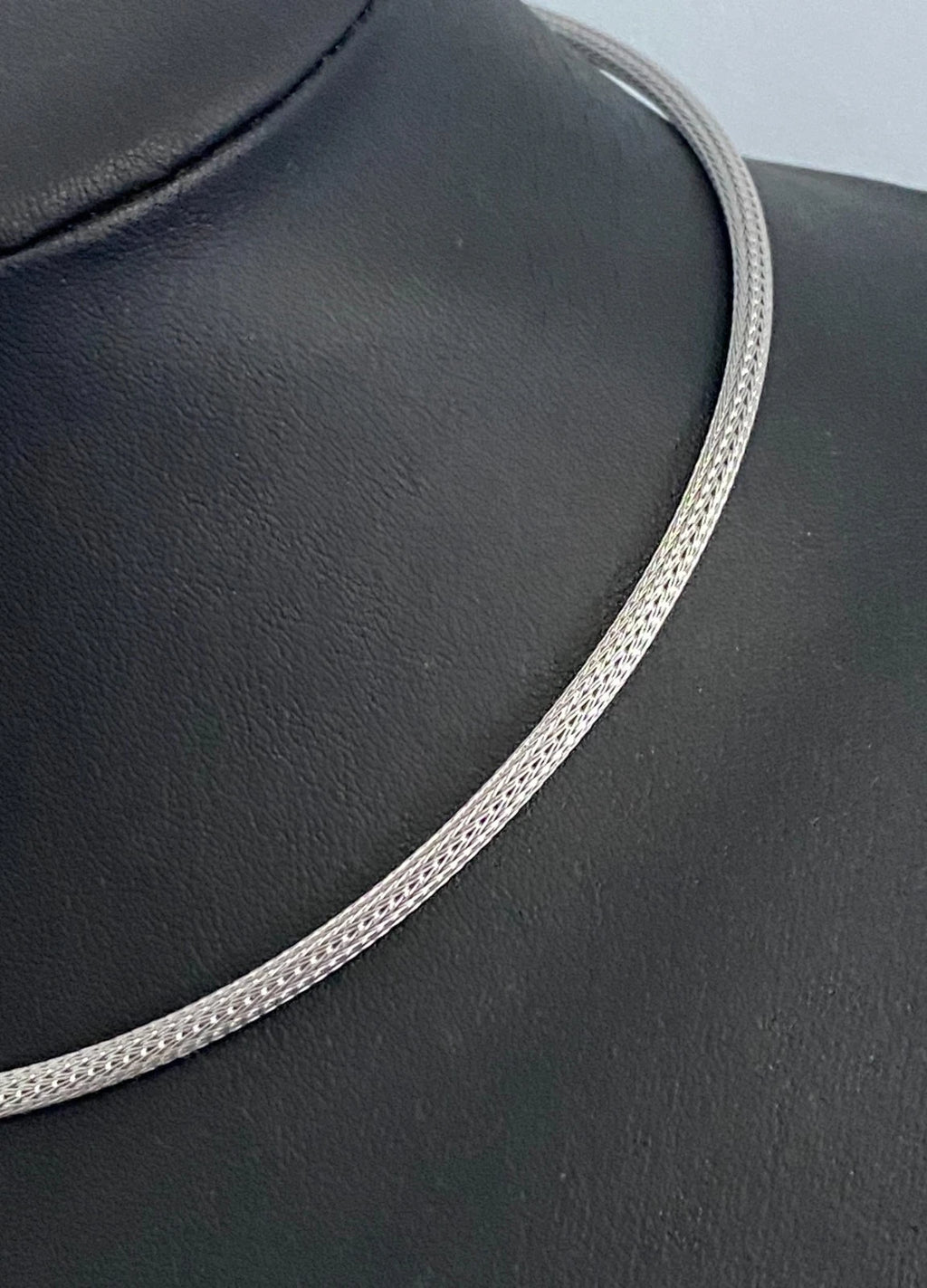 18ct White Gold Omega Mesh Chain Necklace 42cm Flexible Woven Style