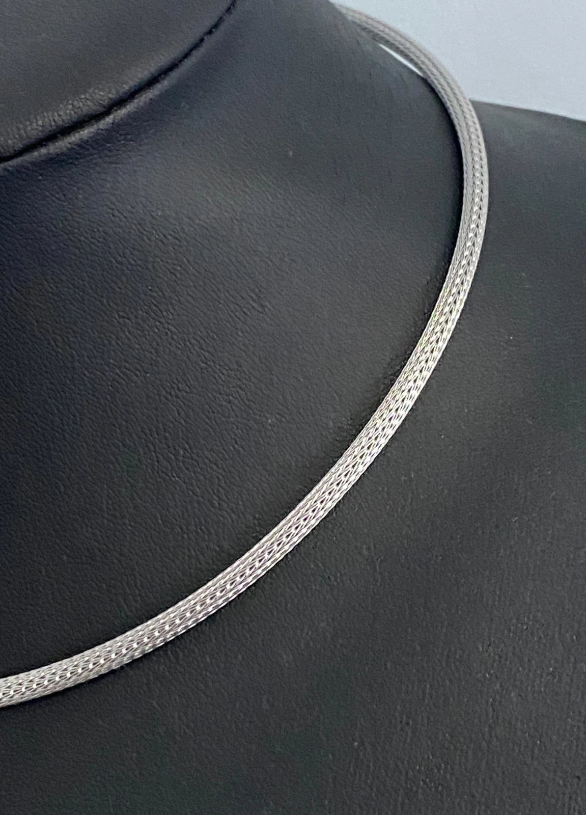 18ct White Gold Omega Mesh Chain Necklace 42cm Flexible Woven Style