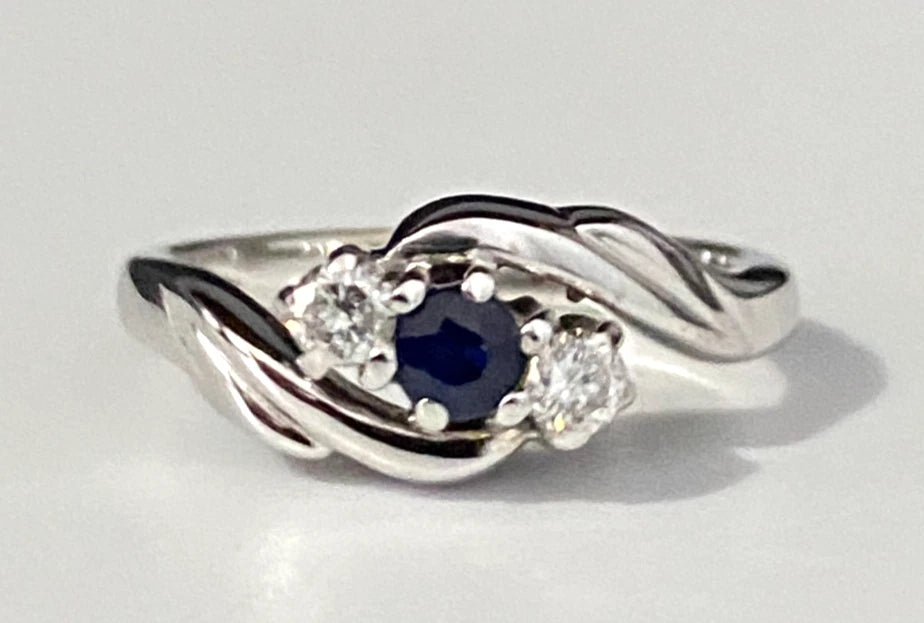 9K White Gold W/ Sapphire & Diamond Crossover Ring Size G 1/2 - 3 3/4