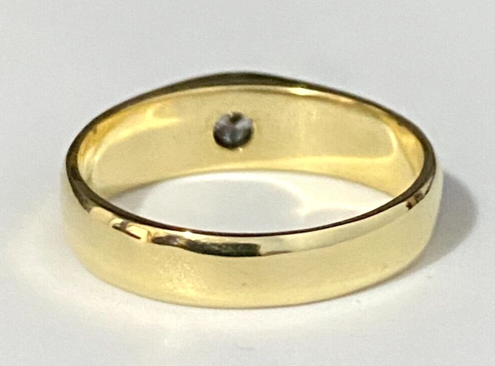 18K Yellow Gold & Princess Cut Diamond Ring Size Q 1/2 - 8 1/4