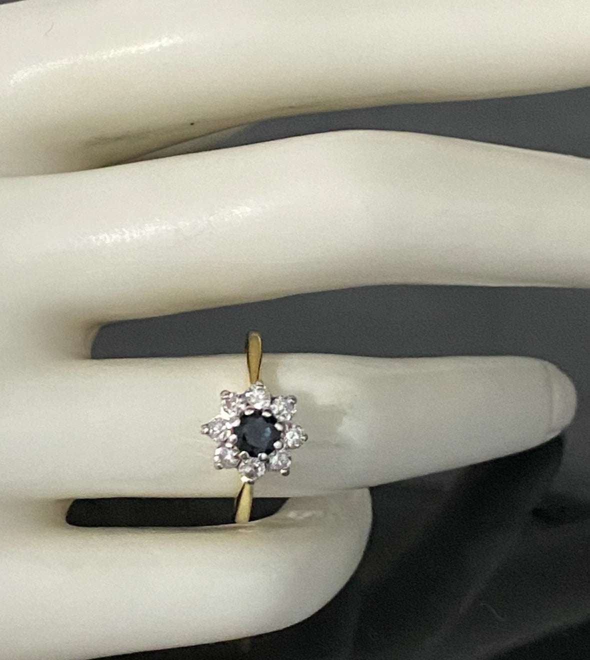 18K Yellow Gold W/ Sapphire & 0.25CT Diamond Cluster Ring Size M - 6 1/4