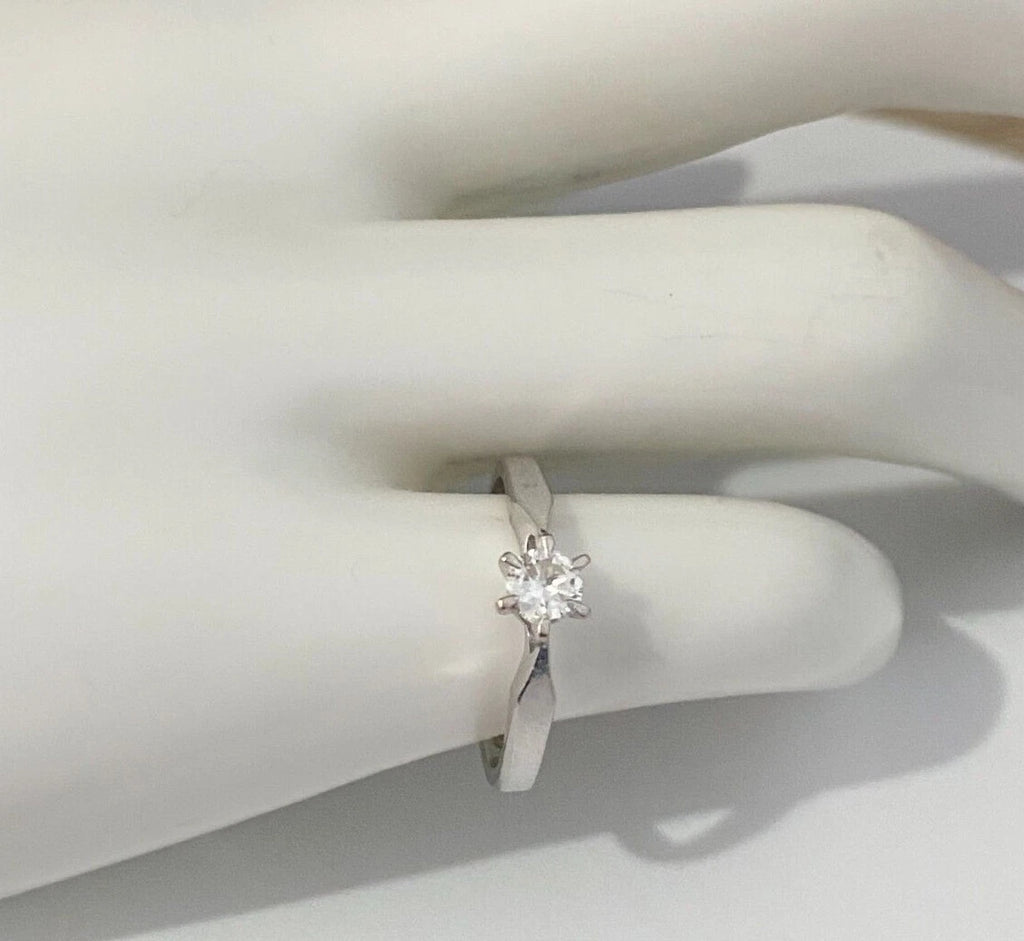 18K White Gold & 0.25CT Diamond Solitaire Ring Size K 1/2 - 5 3/8