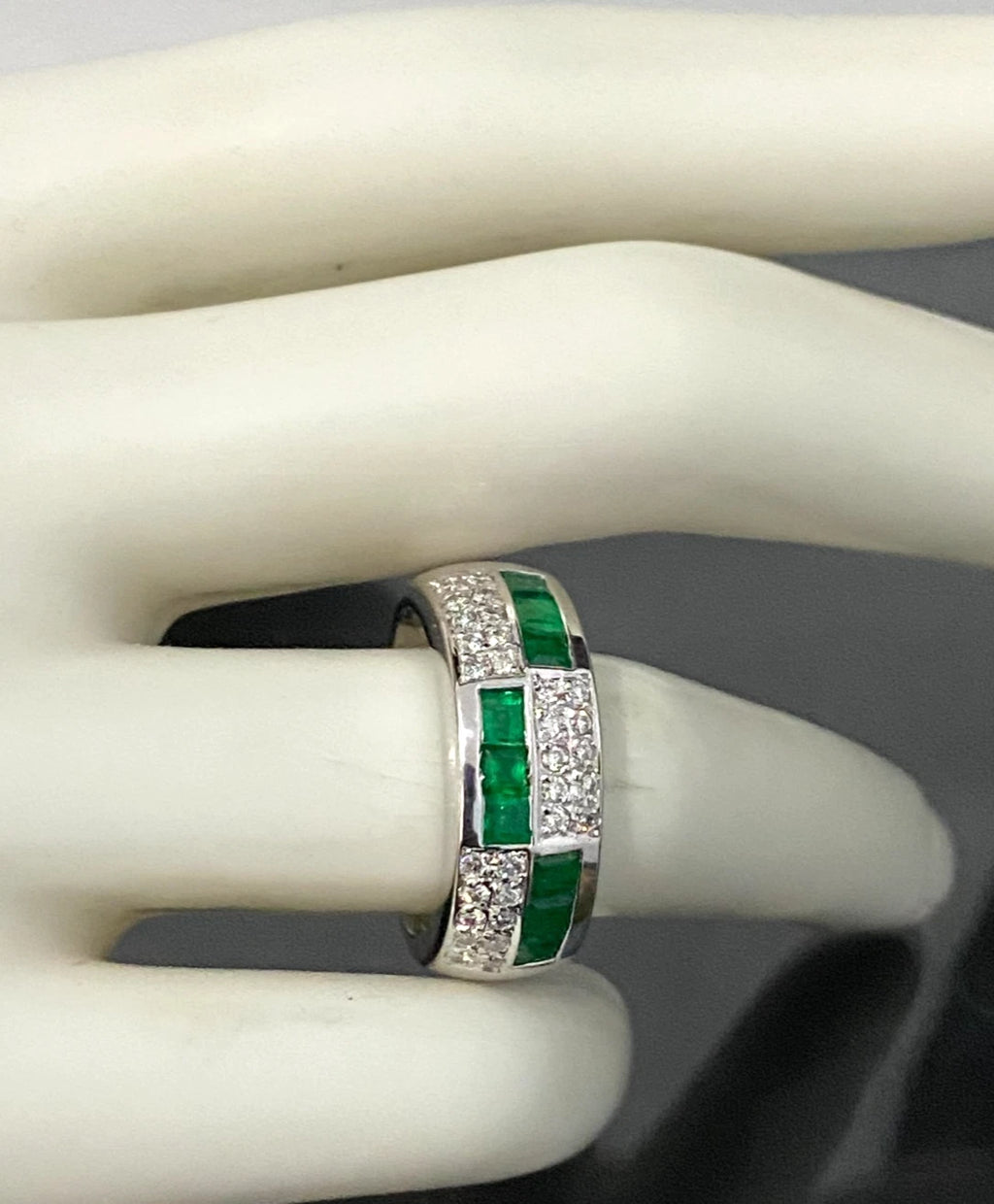 18K White Gold W/Emerald & Diamond Ring Size N - 6 3/4