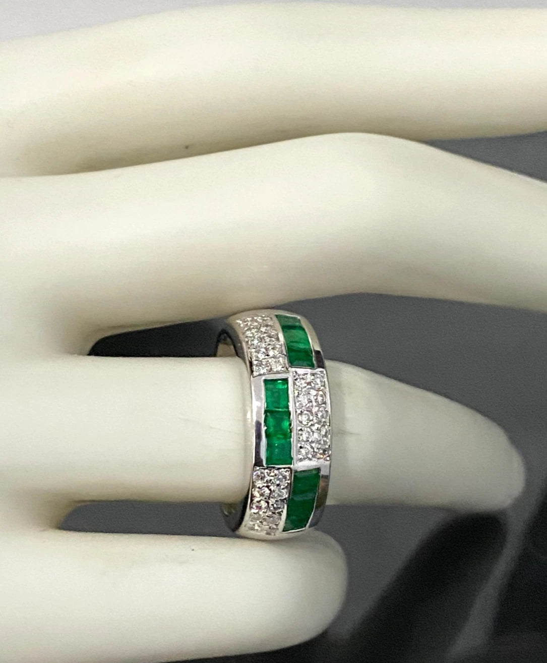 18K White Gold W/Emerald & Diamond Ring Size N - 6 3/4