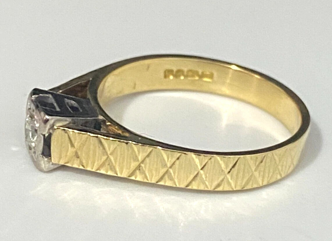 18K Yellow Gold & Diamond Solitaire Illusion Set Ring Size L 1/2 - 5 7/8