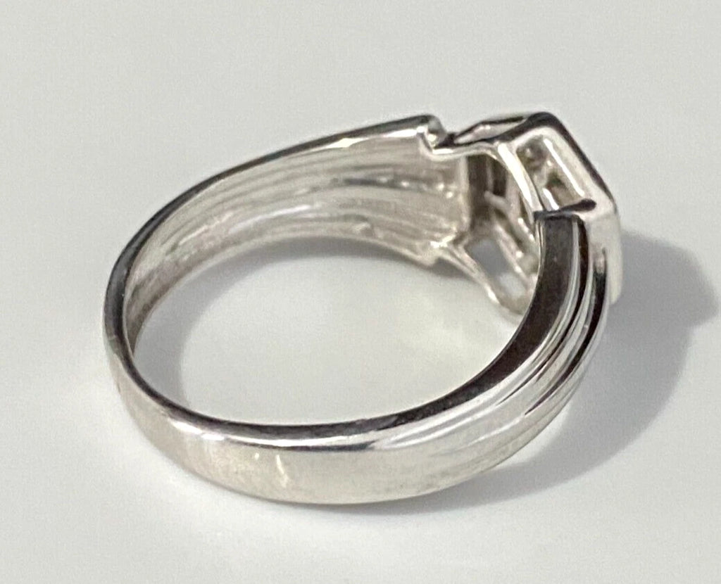 9K White Gold & 0.30CT Diamond Cluster Ring Size R - 8 5/8