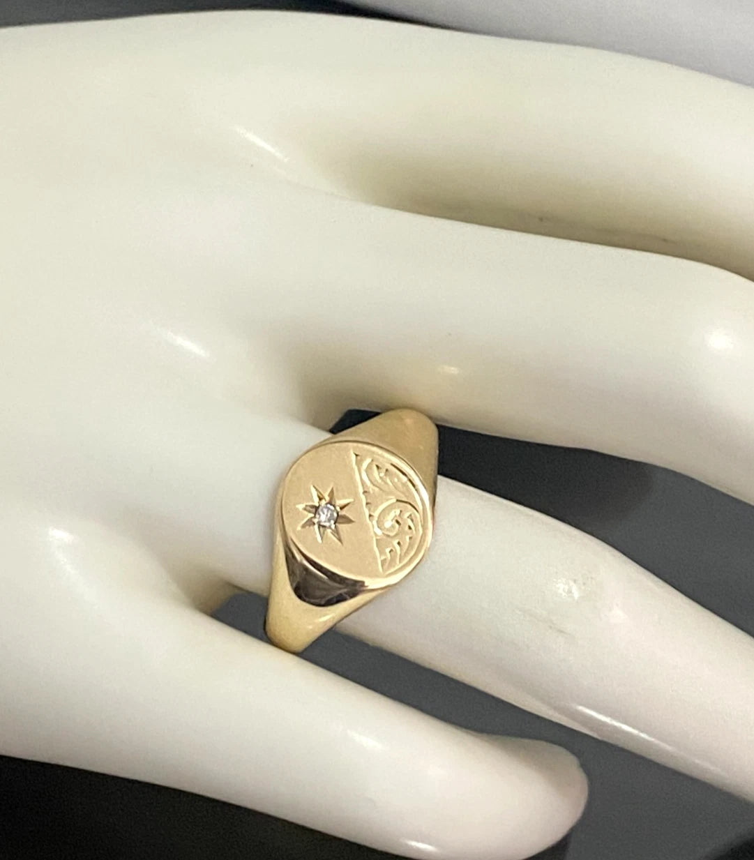Vintage 9K Yellow Gold Diamond Engraved Oval Signet Ring Size P 1/2 (US 8)