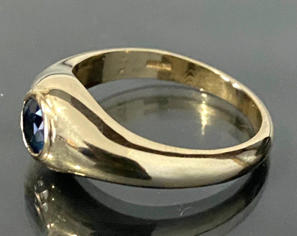 9K Yellow Gold & Blue Zircon Men's Ring Size W - 11 1/4