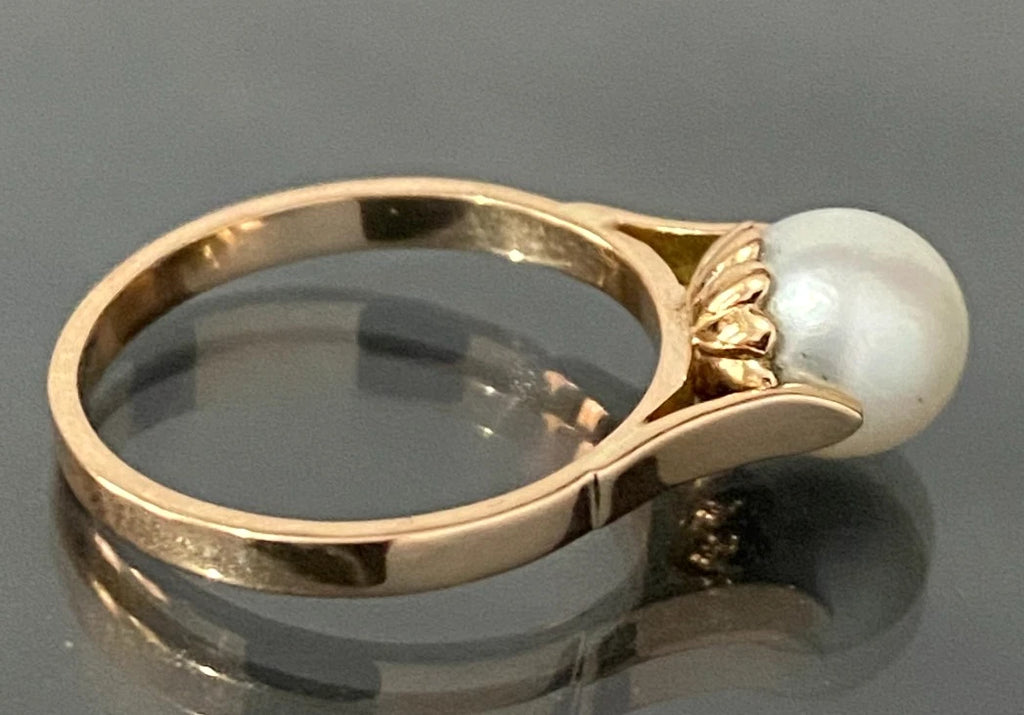 18K Yellow Gold & White Pearl Ring Size L - 5 7/8