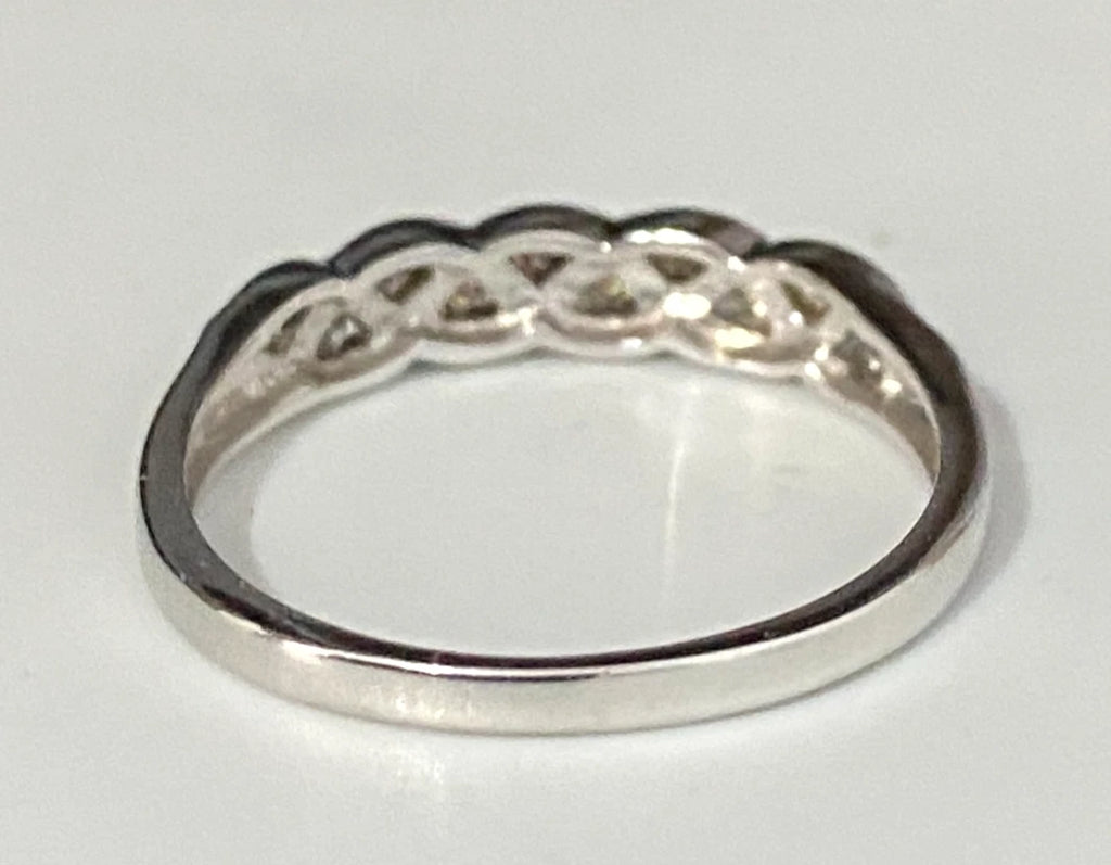 9K White Gold & Diamond Celtic Knot Design Band Ring Size O - 7 1/4