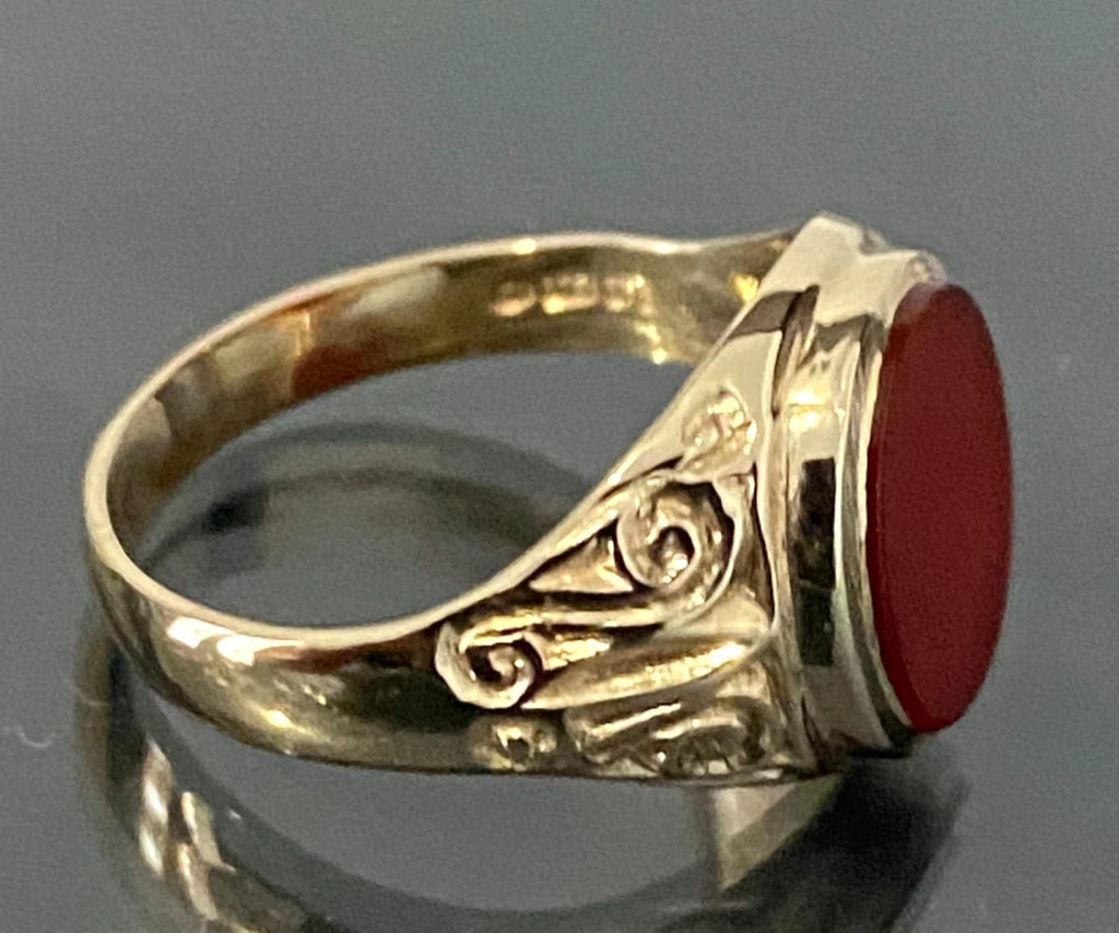 1970's 9K Yellow Gold & Carnelian Scroll Shoulder Signet Ring Size Q - 8 1/4