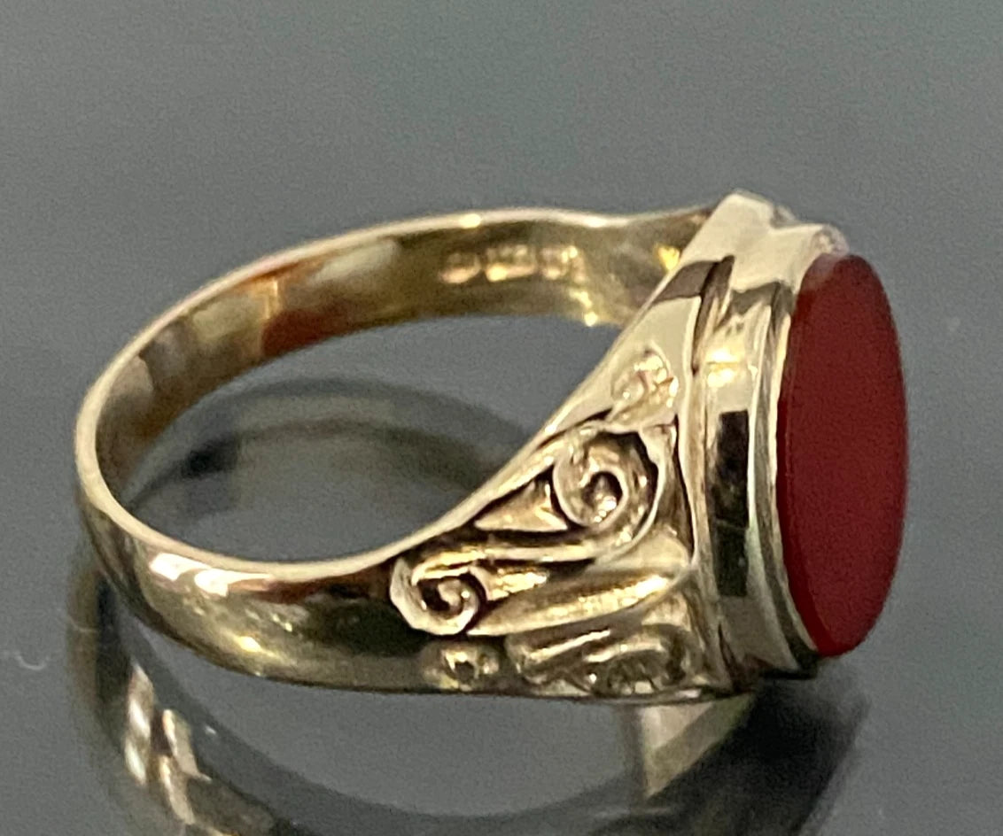 1970's 9K Yellow Gold & Carnelian Scroll Shoulder Signet Ring Size Q - 8 1/4