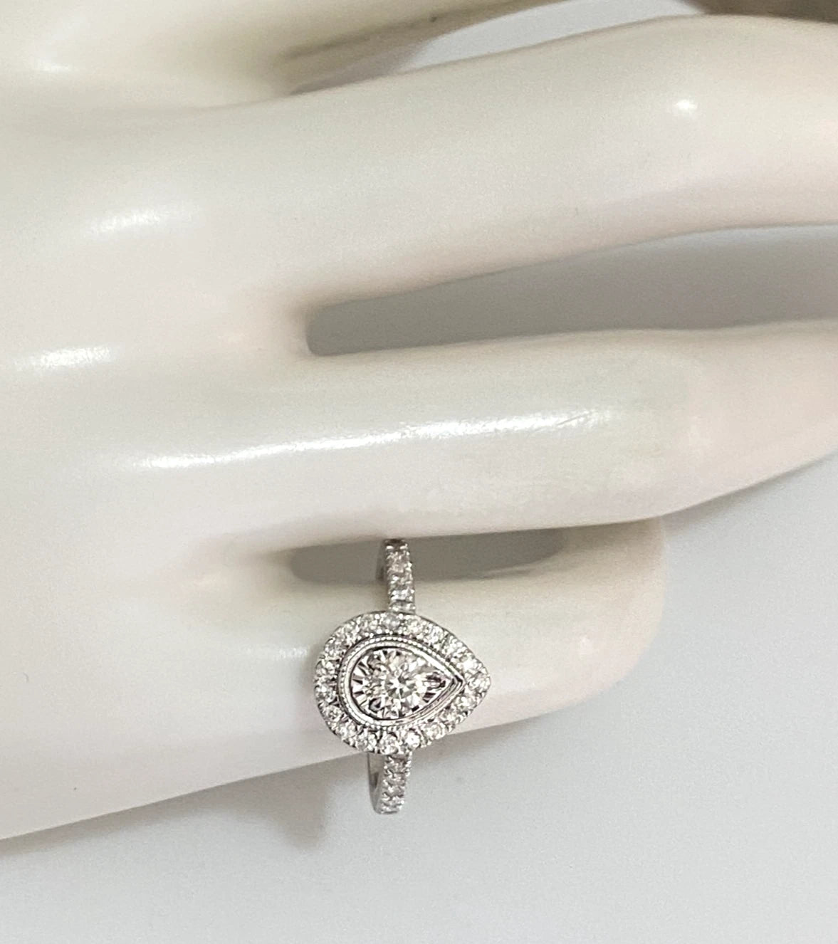 18ct White Gold Diamond Pear-Shaped Halo Ring – IGI Certified – 0.50ct