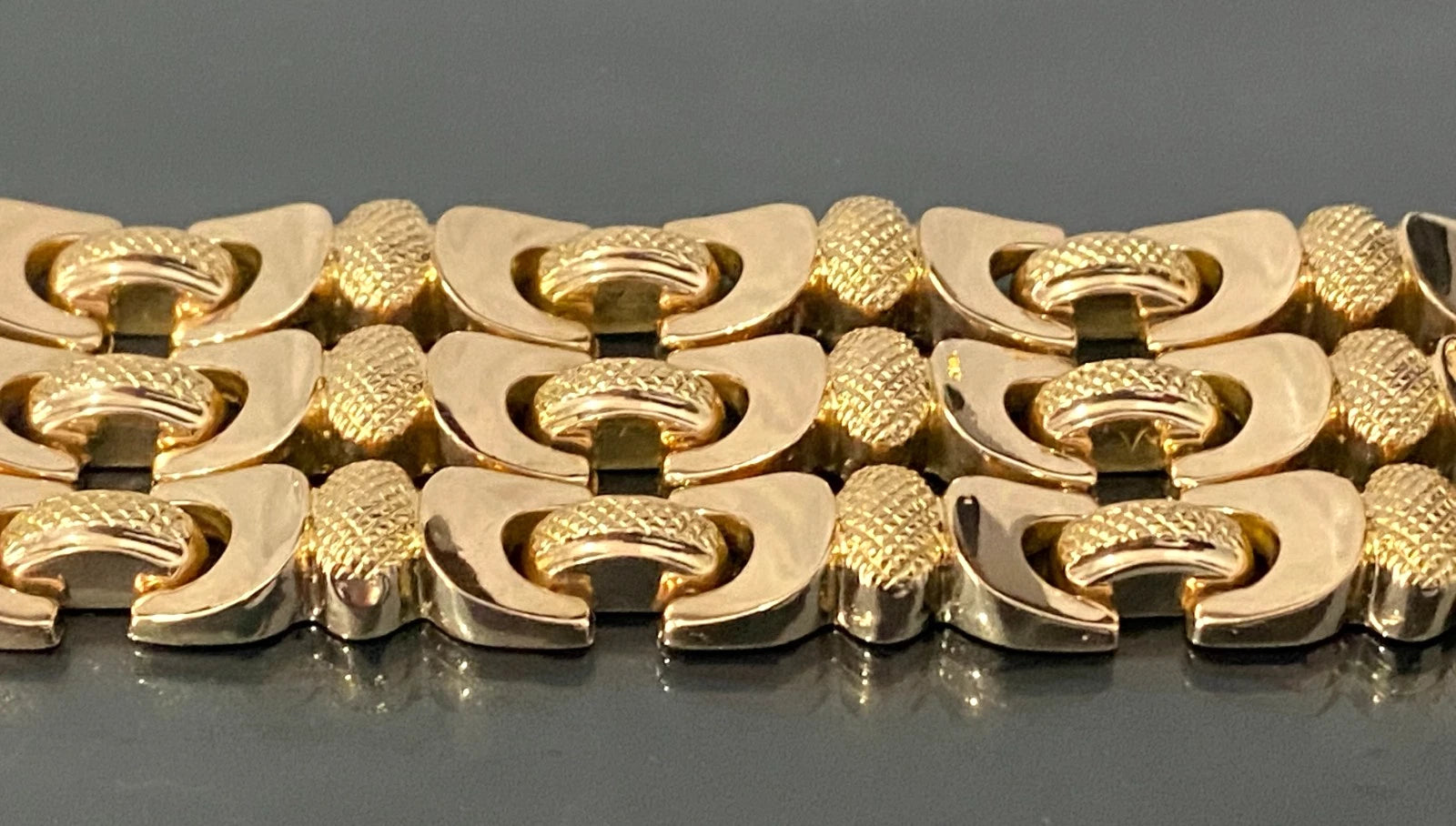 1940's Italian 18ct Yellow Gold Wide Hobnail Bracelet 19.50cm Long