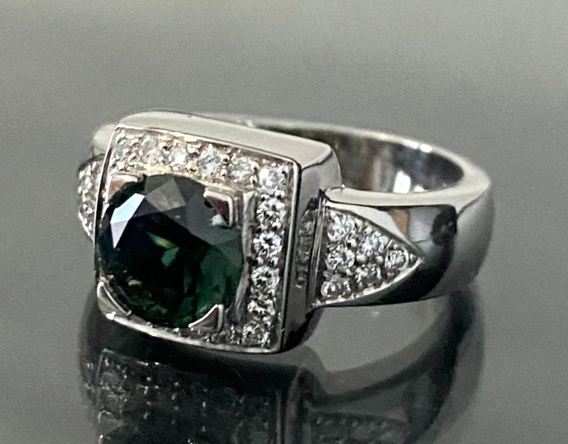Heavy 18K White Gold W/Green Sapphire & Diamond Ring Size O - 7 1/4