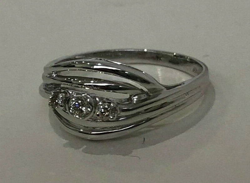 18K White Gold & Diamond Three Stone Ring Size J 1/2 - 5