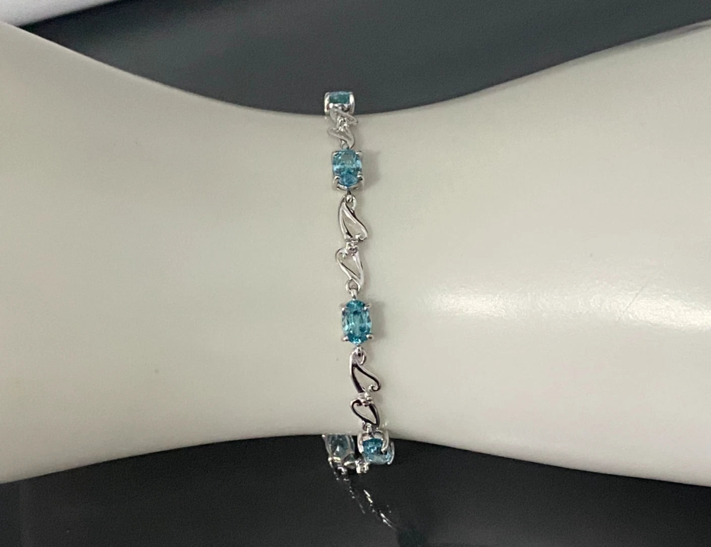 9K White Gold W/ Tourmaline & Diamond Bracelet 19.5cm Long