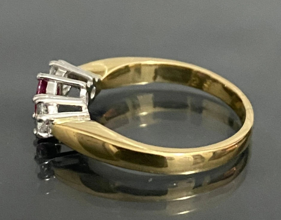 18ct Yellow Gold Ruby & Diamond 3 Stone Ring – Size I 1/2 (US 4.5)