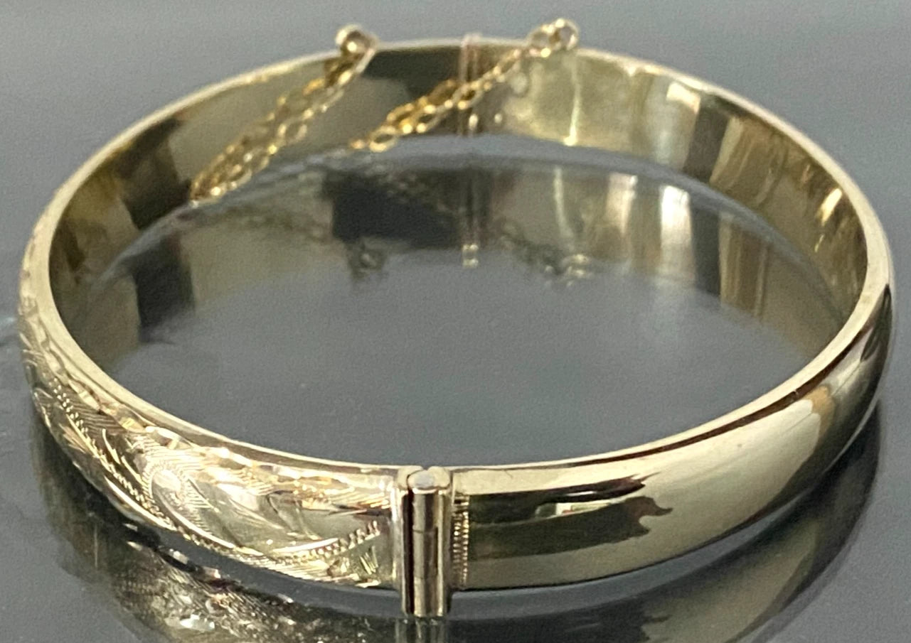 English 9K Yellow Gold Engraved Hinged Bangle