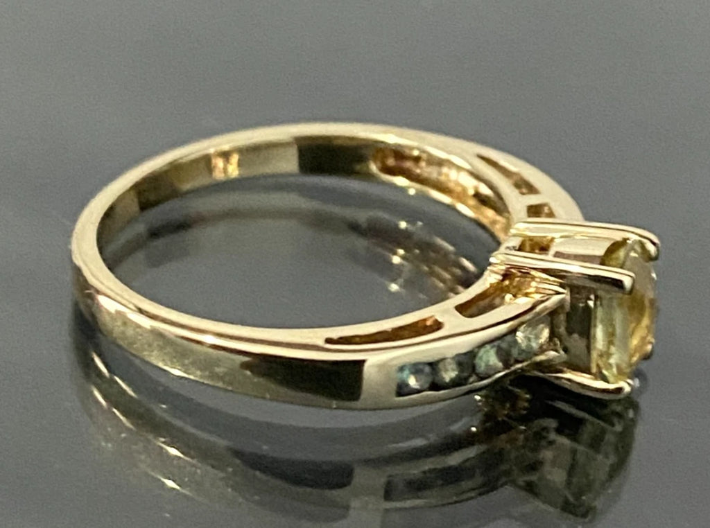 9Ct Yellow Gold Csarite stone & Green Accent Ring Size N (6.75)