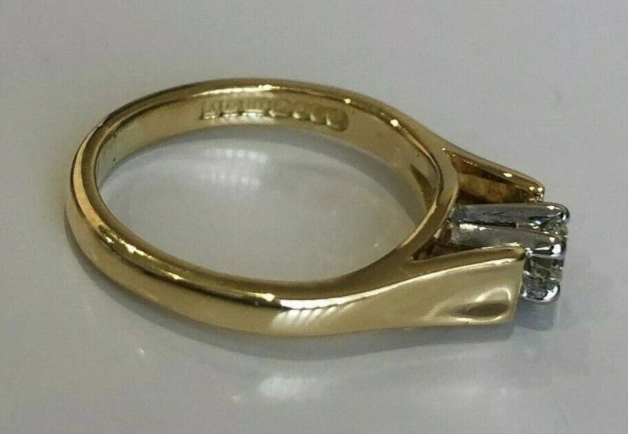 18K Yellow Gold & Diamond Solitaire Ring Size J - 4 5/8