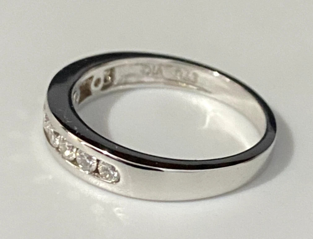 18K White Gold & 0.33CT Diamond Channel Set Ring Size J - 4 3/4