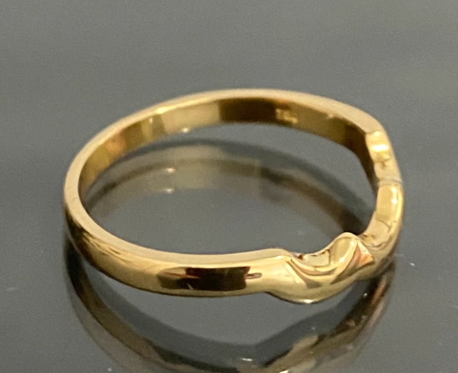 18ct Yellow Gold Shaped Curved Wedding Band – Size O (US 7.15)
