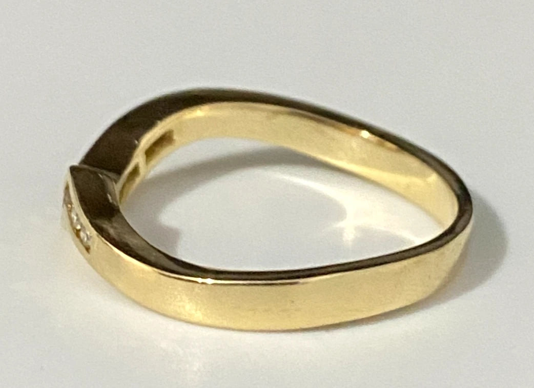 18K Yellow Gold & Diamond Curved Wedding Band Ring Size L - 5 7/8