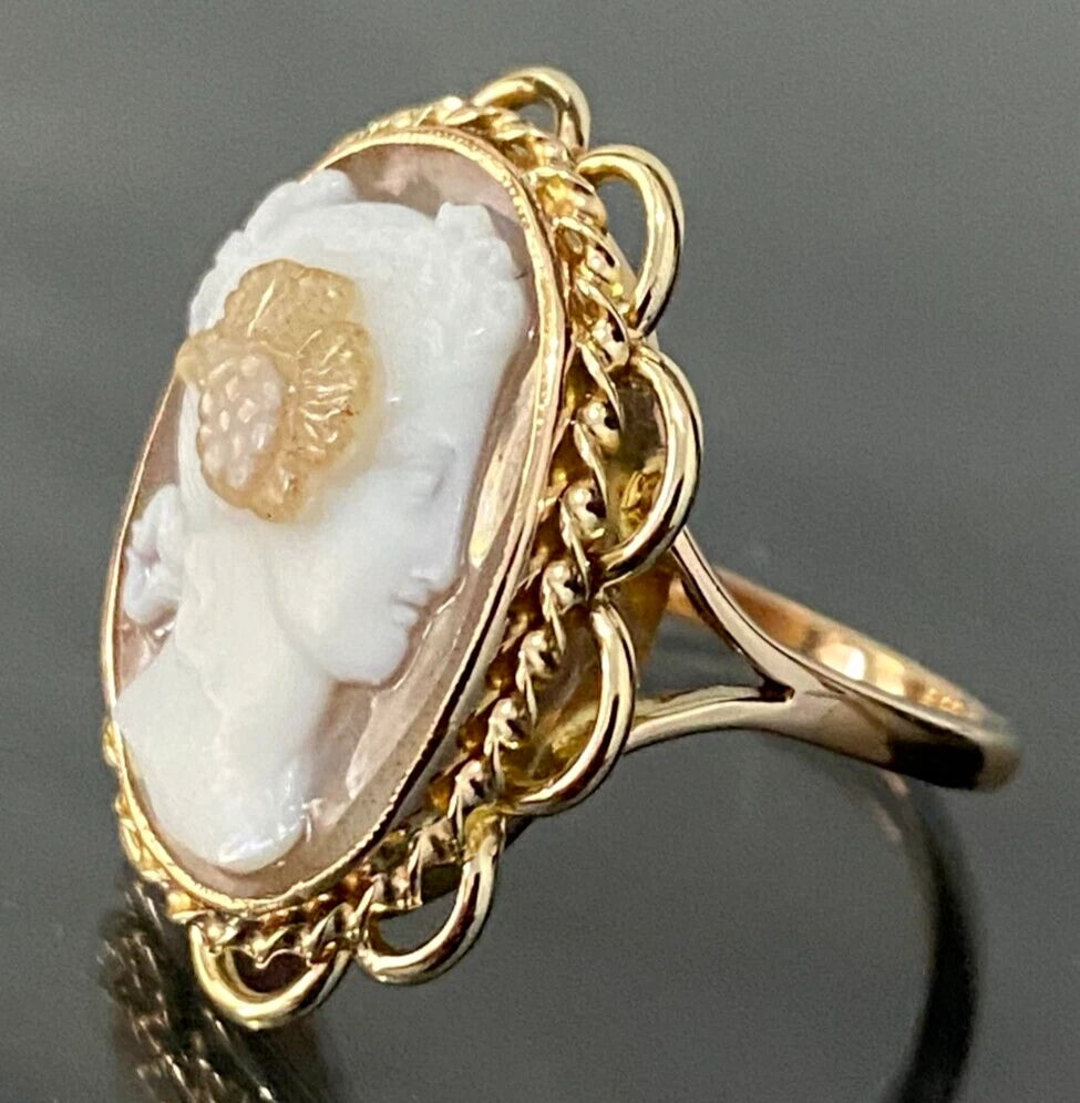 9K Yellow Gold & Carved Hardstone Cameo Ring Size S - 9 1/8