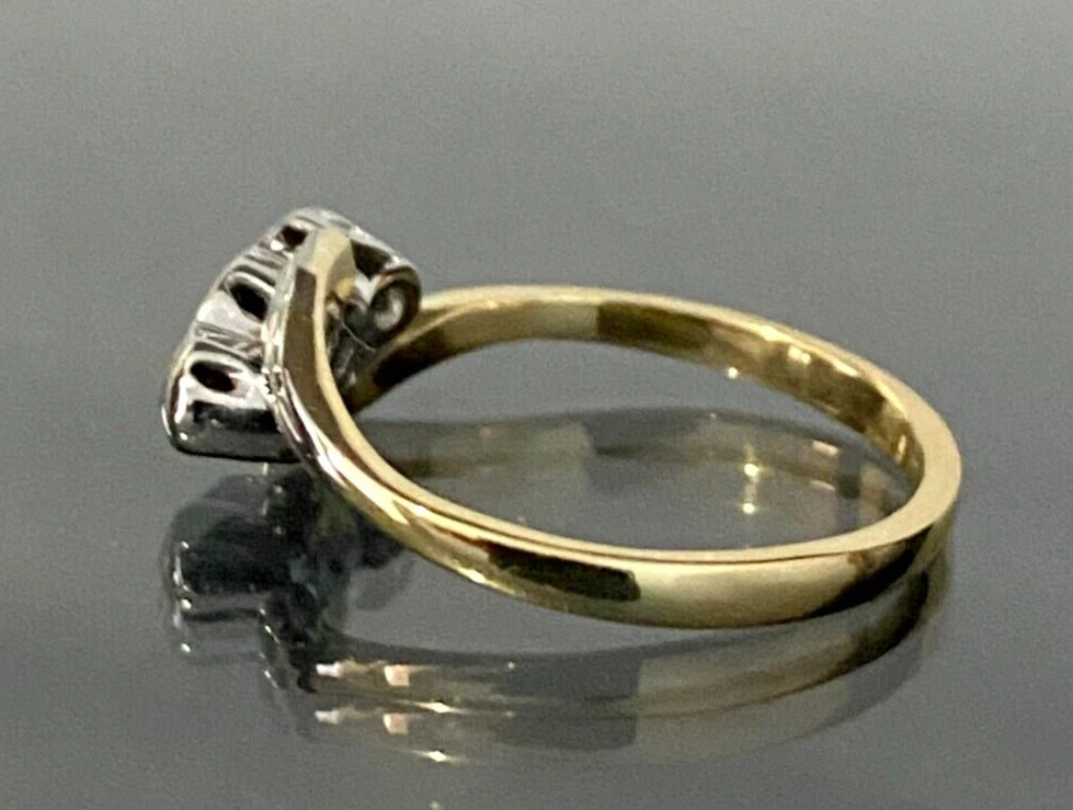 18K Yellow Gold & Diamond Three Stone Crossover Ring Size J - 4 5/8