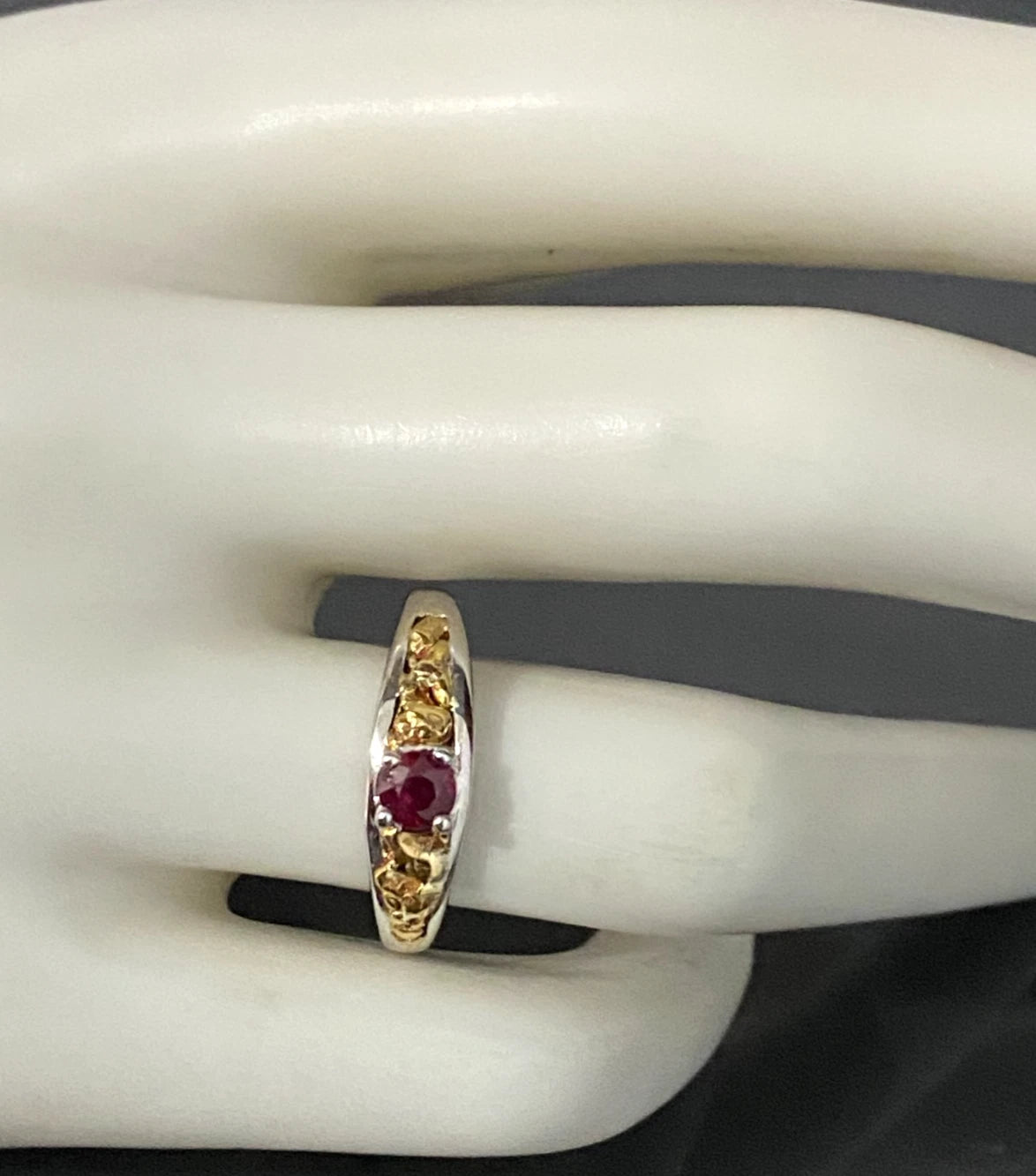 9K White Gold With Ruby & Natural Nuggets Inlay Ring Size N 1/2 - 7