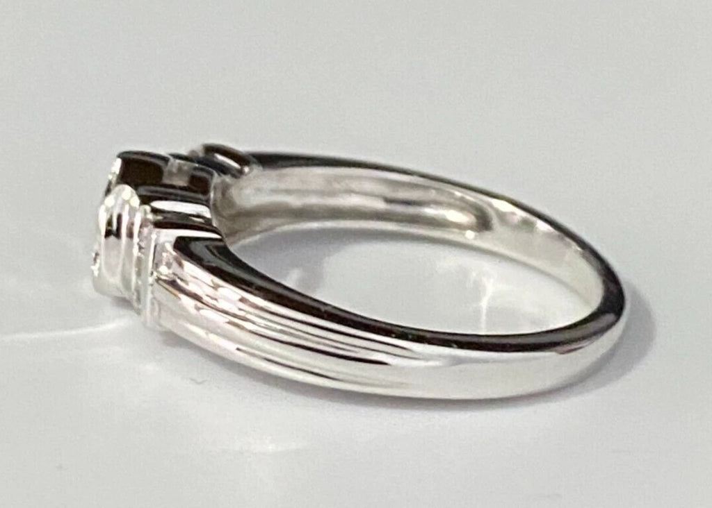 9K White Gold W/ Tsavorite & White Zircon Ring Size N - 6 1/2