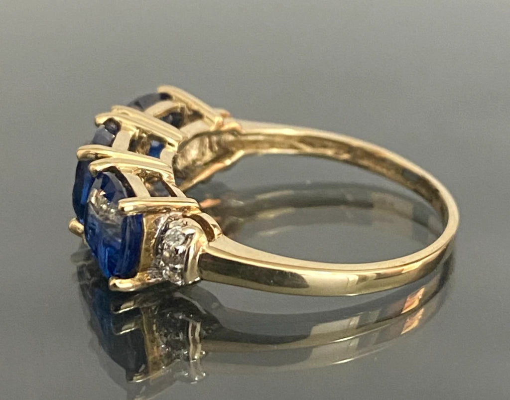9K Yellow Gold Royal Blue Kyanite Three Stone Ring - Size N (US 6.75)