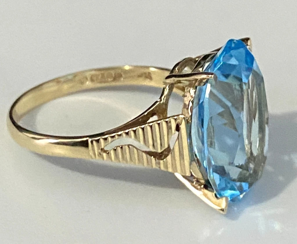 Vintage 9K Yellow Gold & Blue Stone Ring Size O - 7 1/4