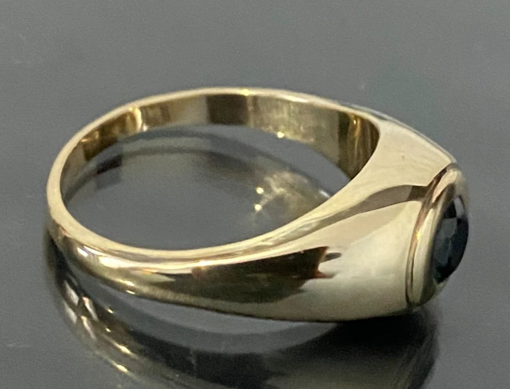 9K Yellow Gold & Blue Sapphire Men's Ring Size Y - 12 1/4