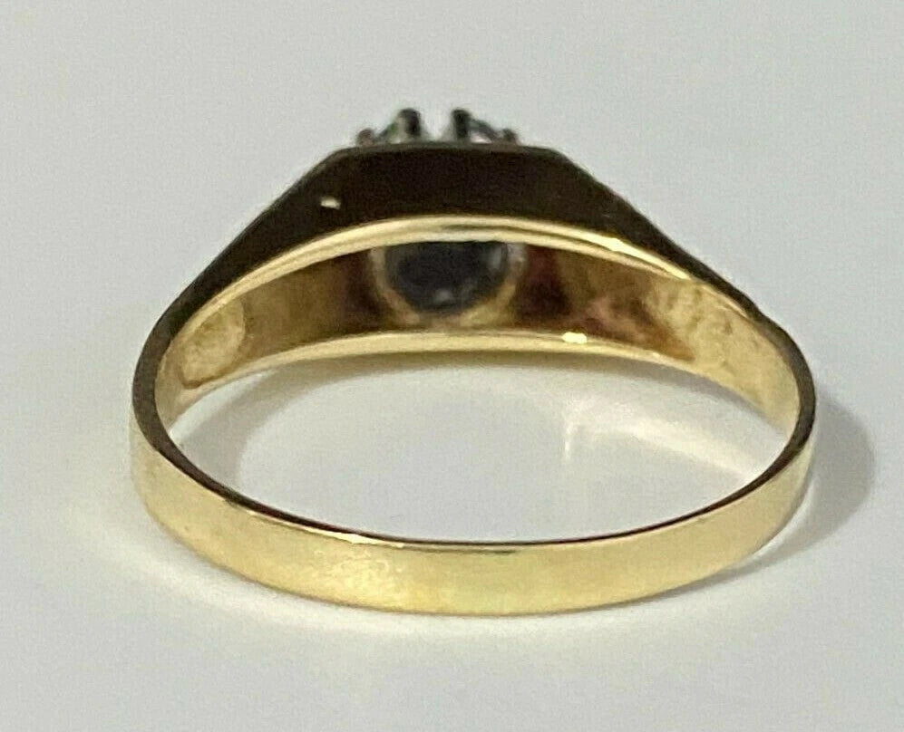 18K Yellow Gold W/ Emerald & Diamond Cluster Ring size L - 5 1/2