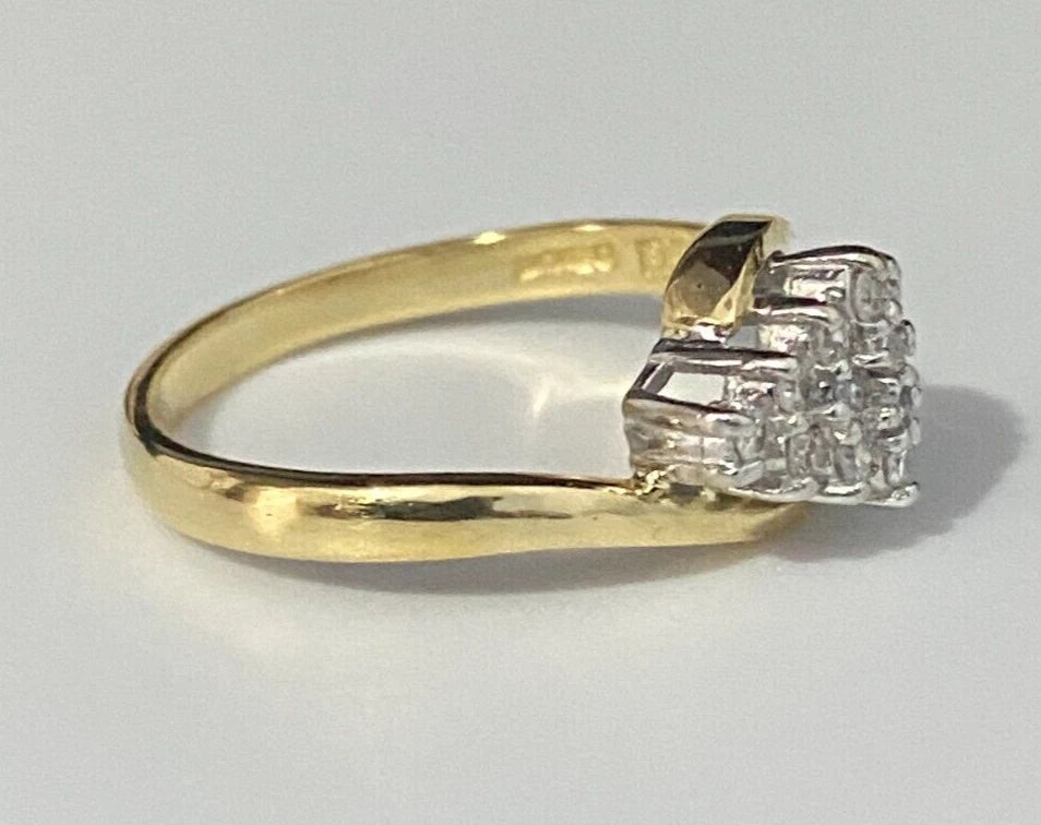 18K Yellow Gold & 0.25CT Diamond Cluster Ring Size L 1/2 - 5 7/8