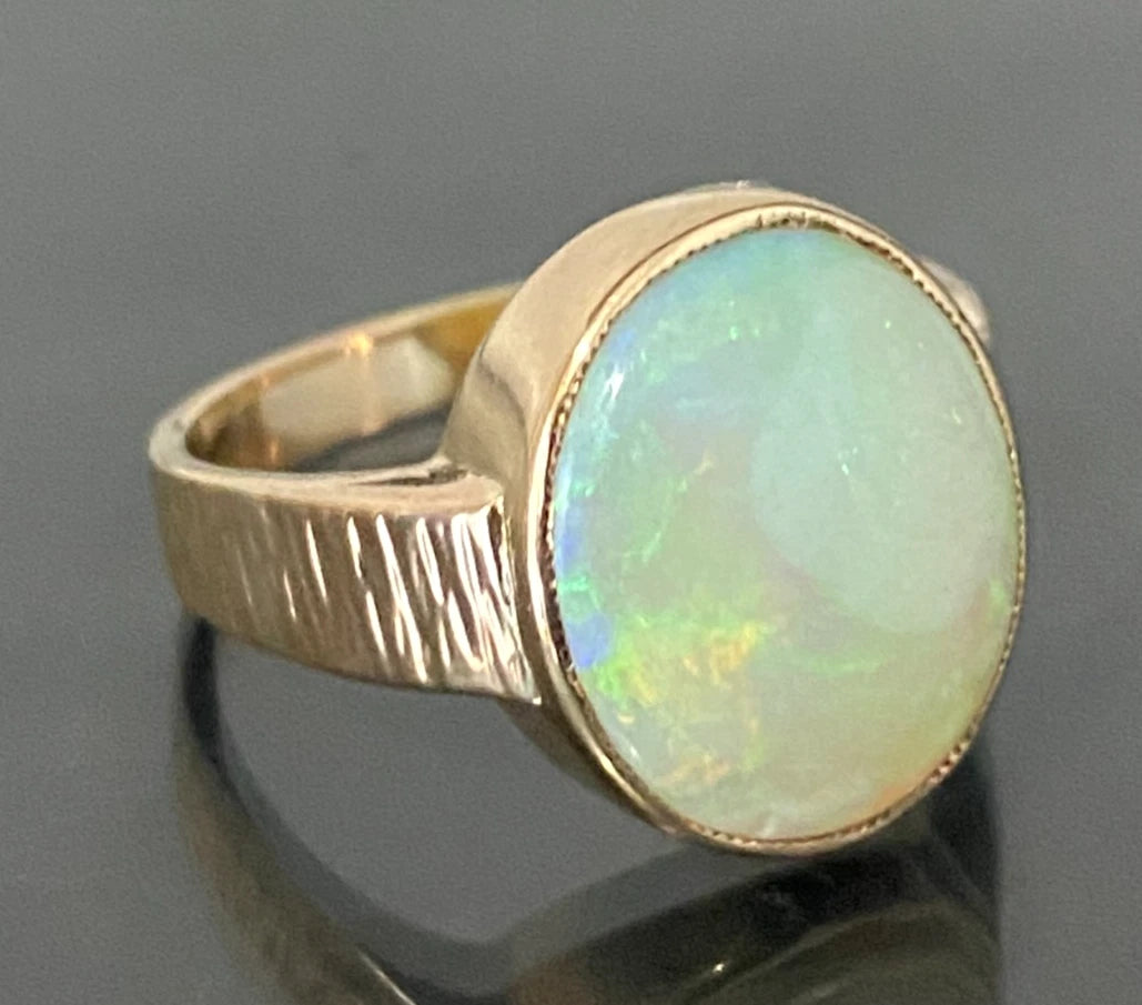 Vintage 9K Yellow Gold & Opal Ring Size S - 9 3/8