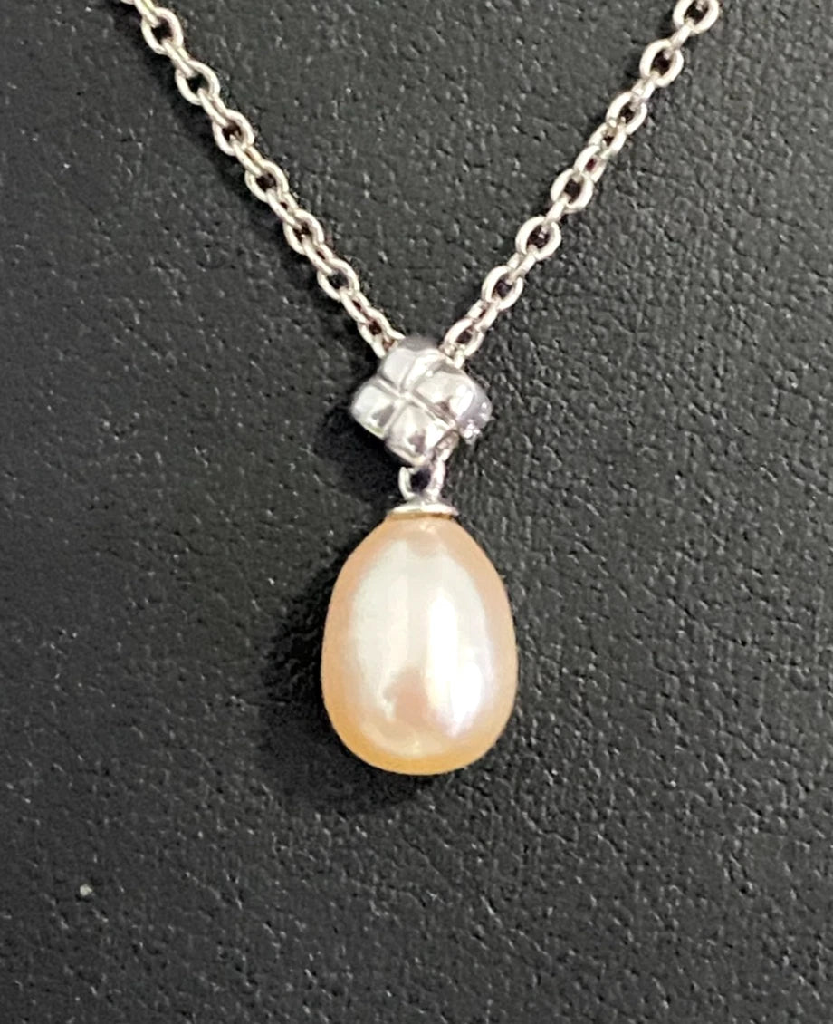 9K White Gold & Cultured Pearl Pendant 18.50mm High
