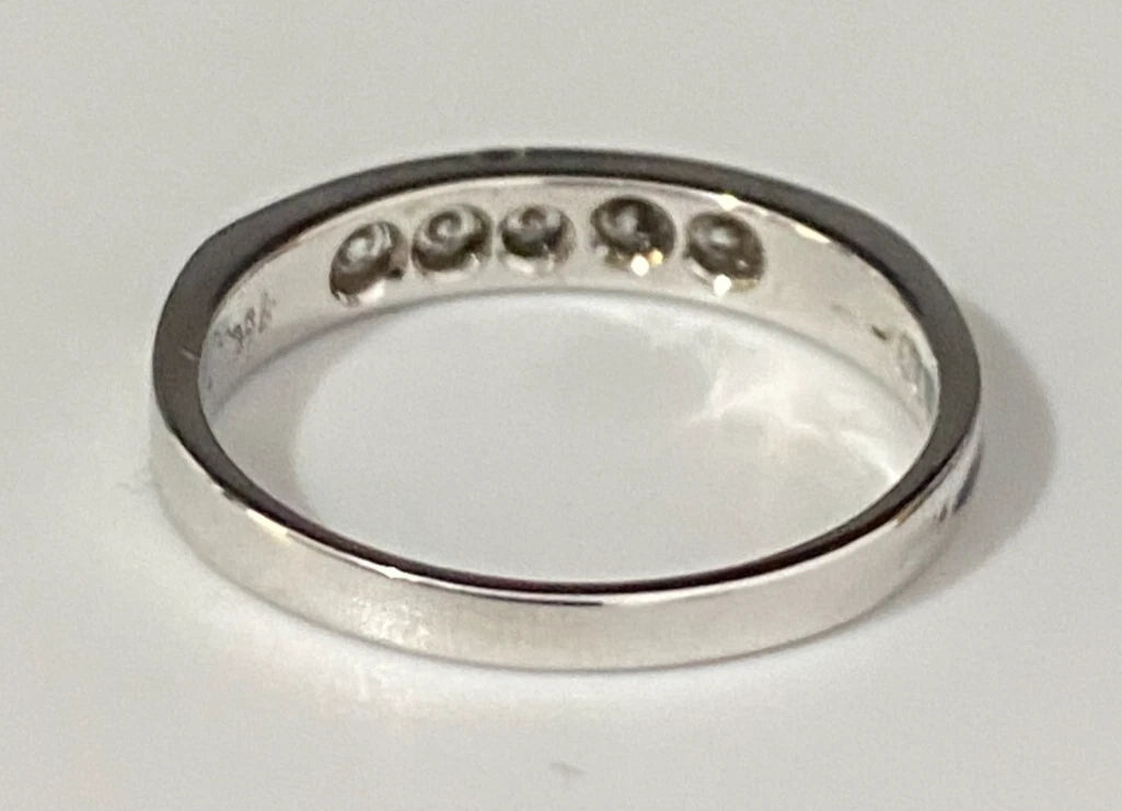 18K White Gold & 0.30CT Diamond Channel Set Ring Size M 1/2 - 6 1/4