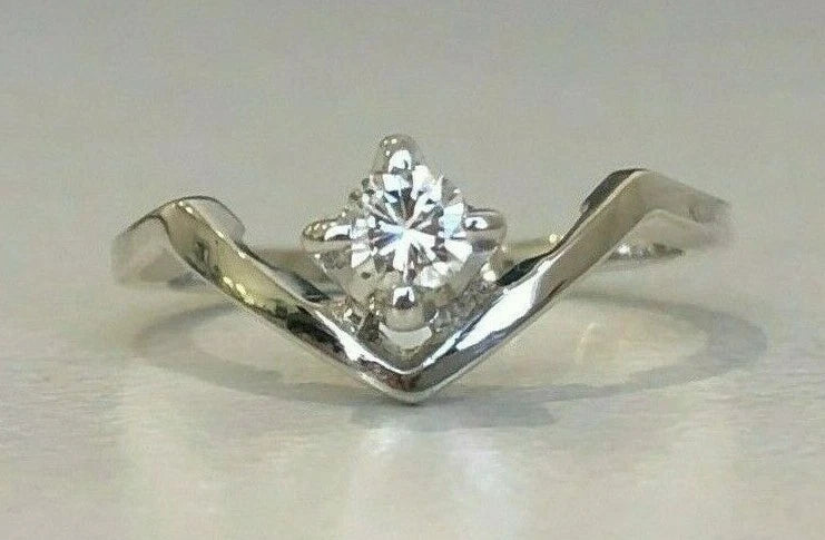 14K White Gold & 0.21CT Diamond Solitaire Curve Ring Size L - 5 1/2