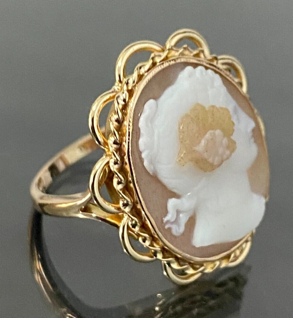 9K Yellow Gold & Carved Hardstone Cameo Ring Size S - 9 1/8